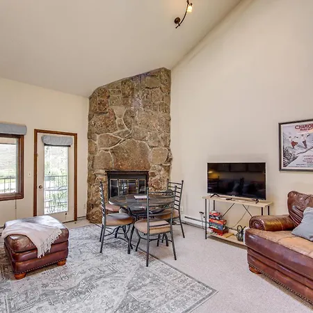 Granby Studio With Private Balcony And Mountain Views!